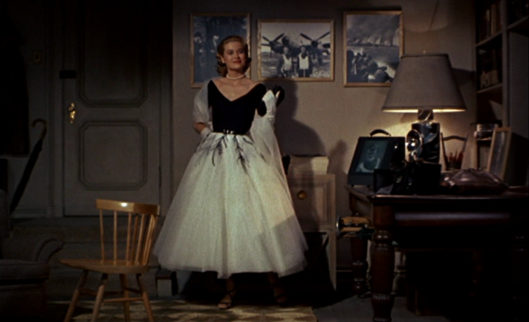 V alakú szoknya Grace Kelly filmjében