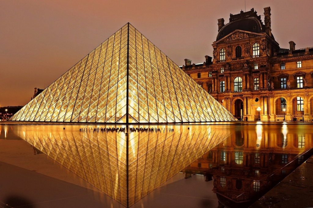 Louvre piramis