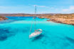 White,yacht,stands,in,azure,transparent,water,sea,,beach,blue