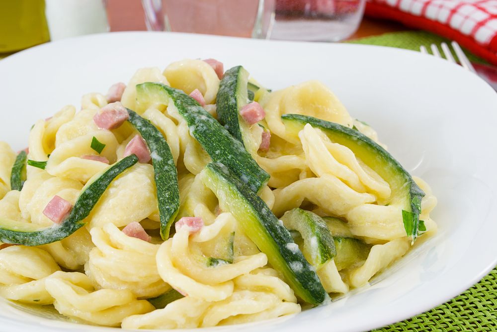 Orecchiette,pasta,with,zucchini,,ham,and,cheese