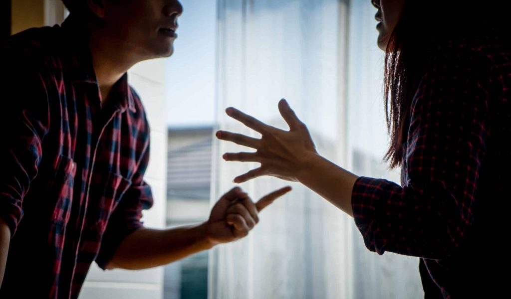 Az érzelmi bántalmazás nem mindig látványos – de mindig pusztító 2 Co,worker,or,love,couple,is,fighting,and,arguing,with