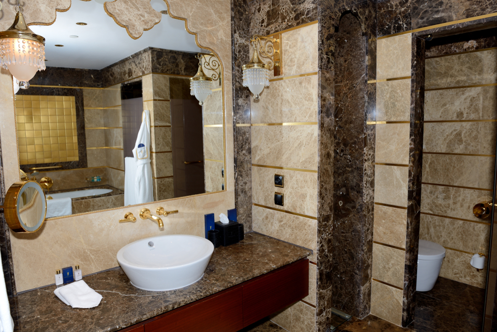 A márvány fürdőszoba a türük luxushotelben