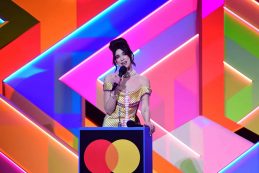 The Brit Awards 2021, Dua Lipa, győzelem, gender nélkül,