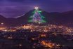 Gubbio rekorder karácsonyfája a hegyoldalban