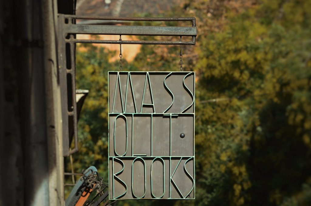 Massolit Books budapest könyvesbolt