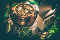 Happy,st,patricks,day,concept,with,pot,of,gold