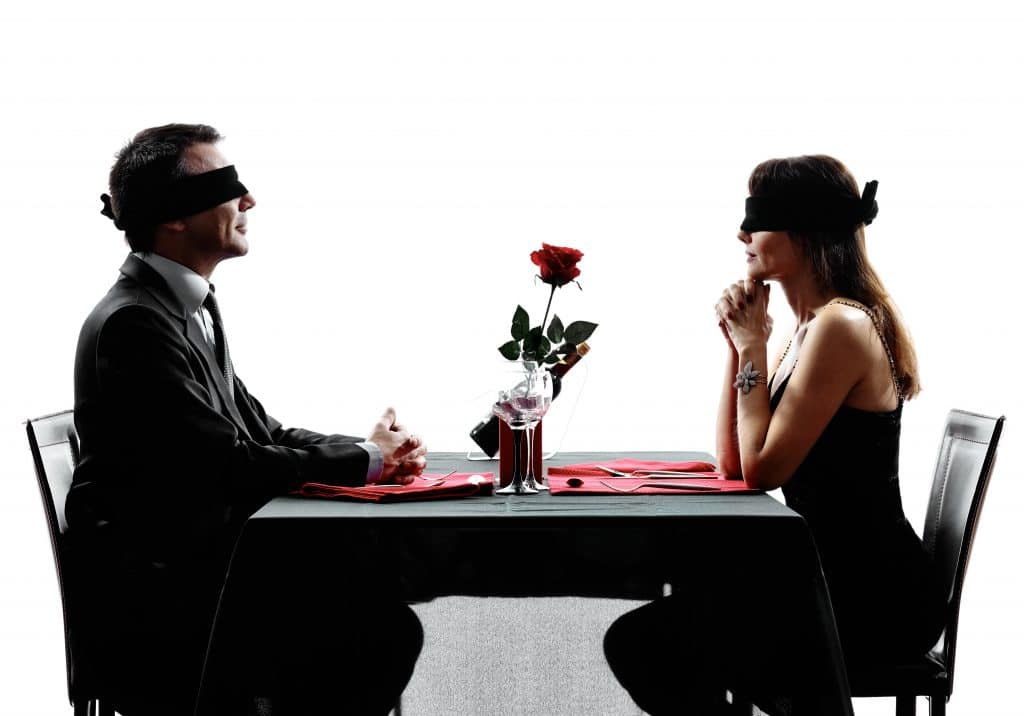 Couples,lovers,dinning,blind,date,in,silhouettes,on,white,background