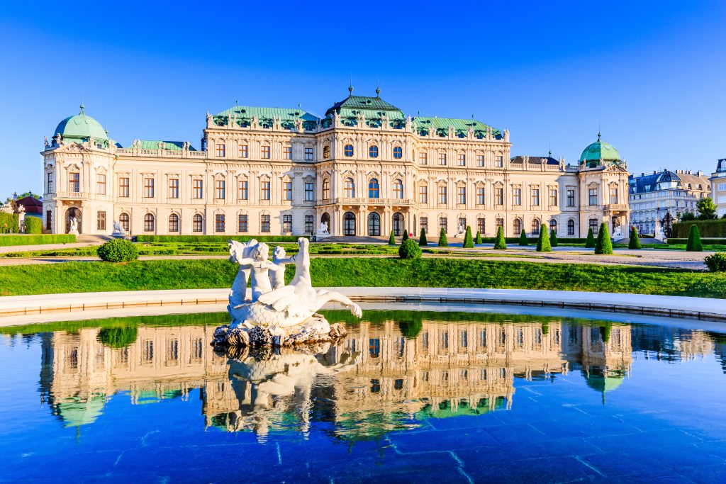 Vienna,,austria.,upper,belvedere,palace,with,reflection,in,the,water