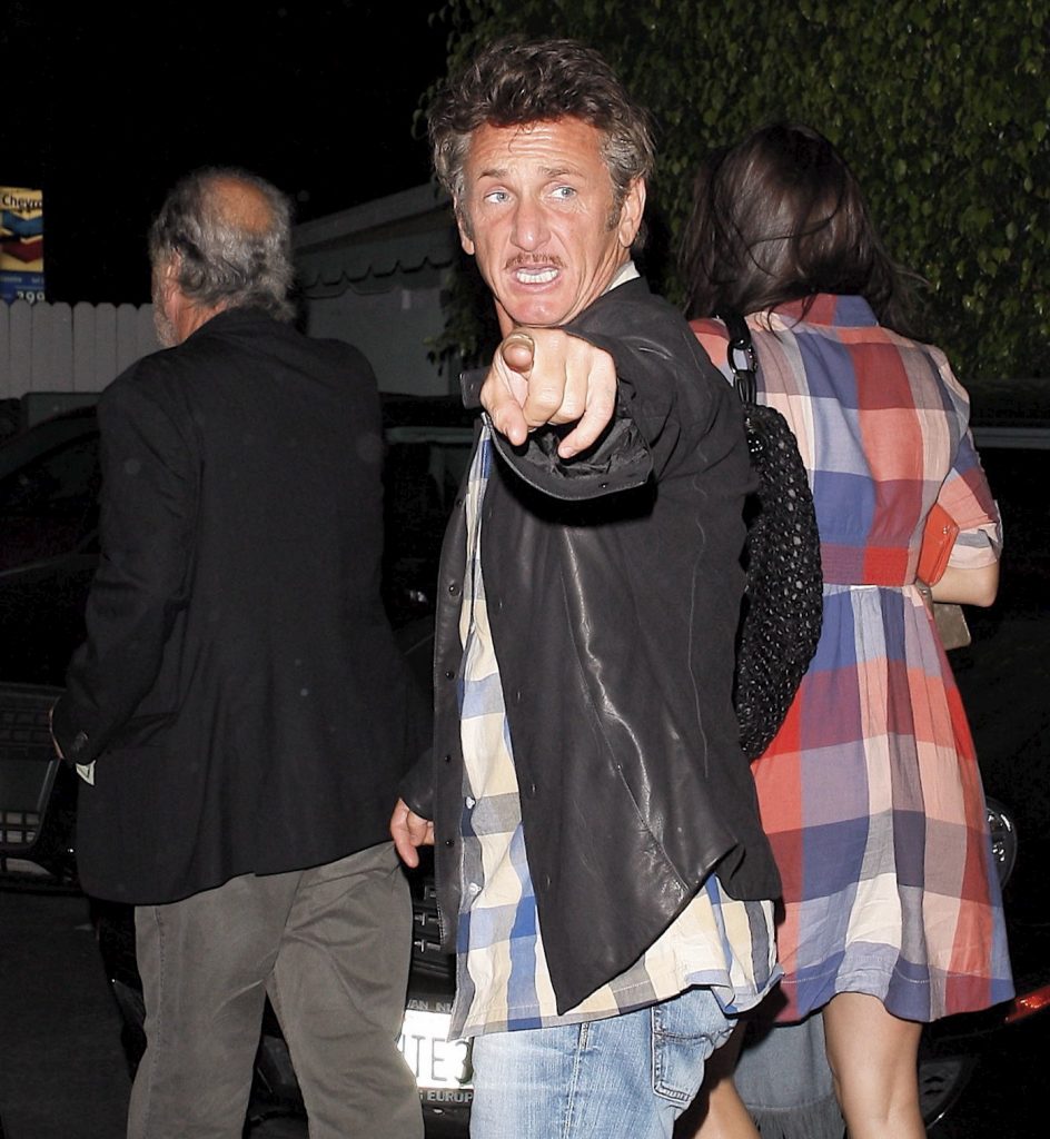 Exclusive Sean Penn Spits On The Paps!