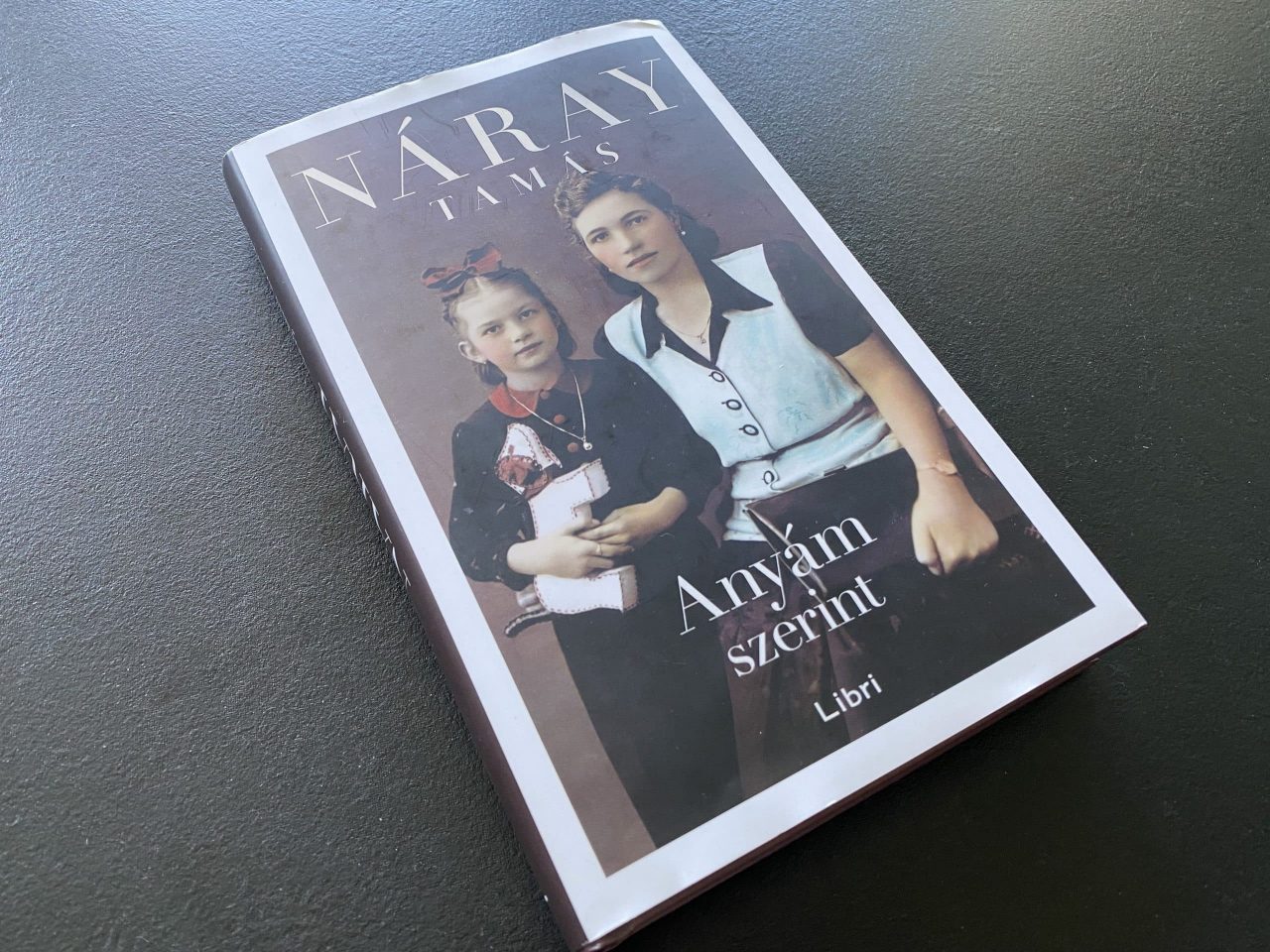 Náray Tamás új novelláskötete a korokon átívelő anyai bölcsesség krónikája