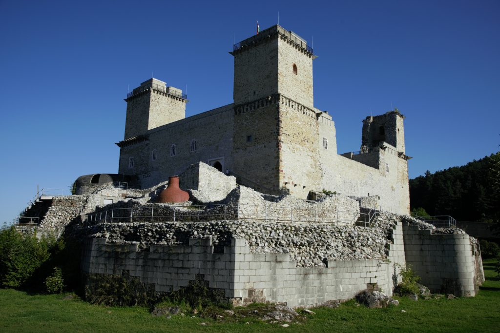 A Diósgyőri vár alapjait a 12. században tették le