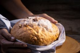 A házi kenyér elkészítése jóval olcsóbb, mintha a boltból vennénk meg