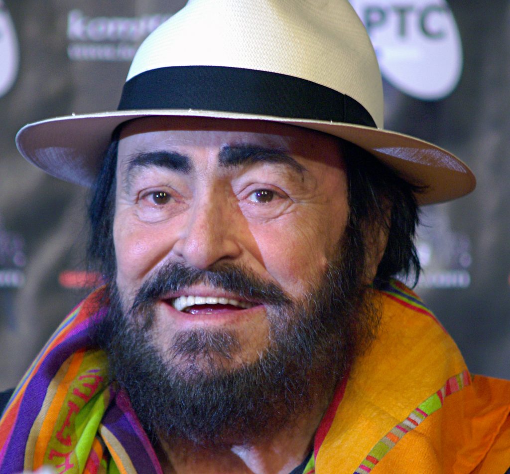 Pavarotti amellett, hogy kiválóan énekelt, rendkívül humoros ember hírében állt
