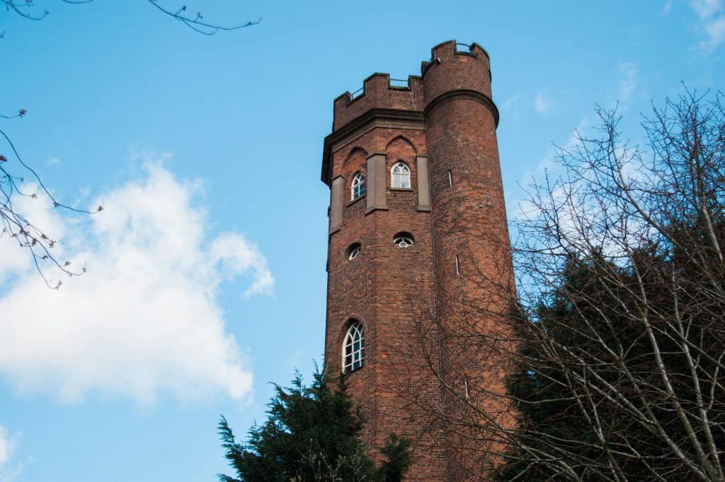 A Perrott's Folly a két torony egyike