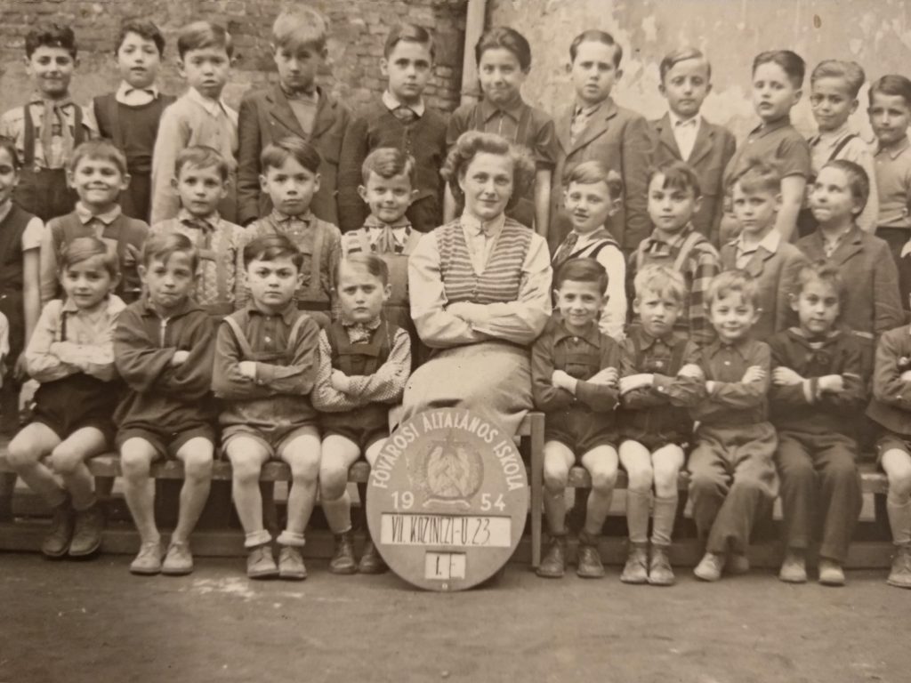 A Fővárosi Általános Iskola első osztálya 1954-ben