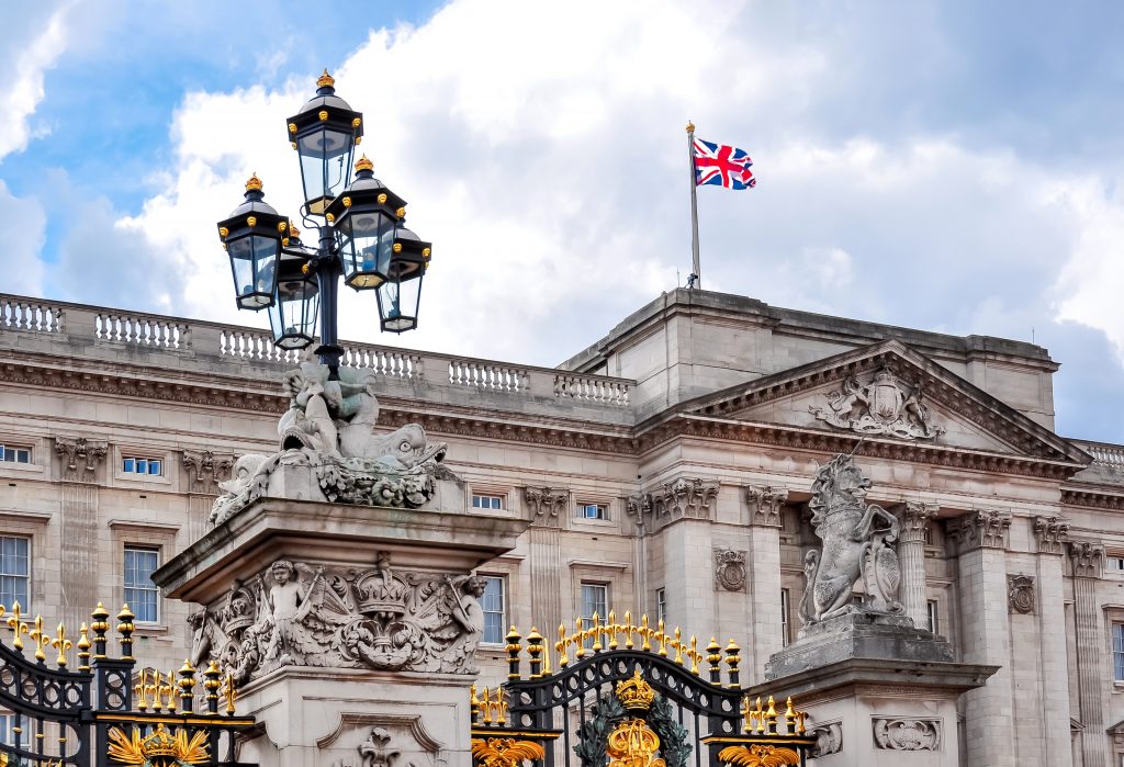Ha az Egyesült Királyság zászlaját látjuk, az uralkodó nem tartózkodik a palotában
