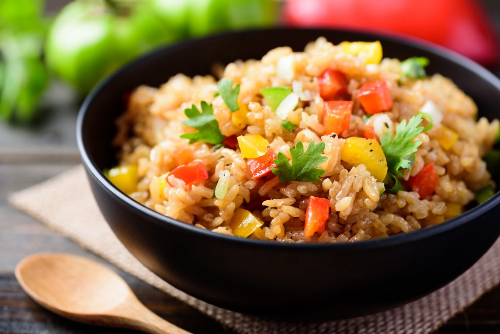 A rizskúra sokkal kevésbé lesz monoton, ha zöldségekkel és fűszerekkel készítjük el a rizst