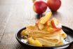 Az almás-fahéjas palacsinta tölteléket akár vaníliás pudinggal is összekeverhetjük, mielőtt rákenjük a palacsintákra