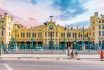 A valenciai pályaudvar derűs színekkel várja a turistákat
