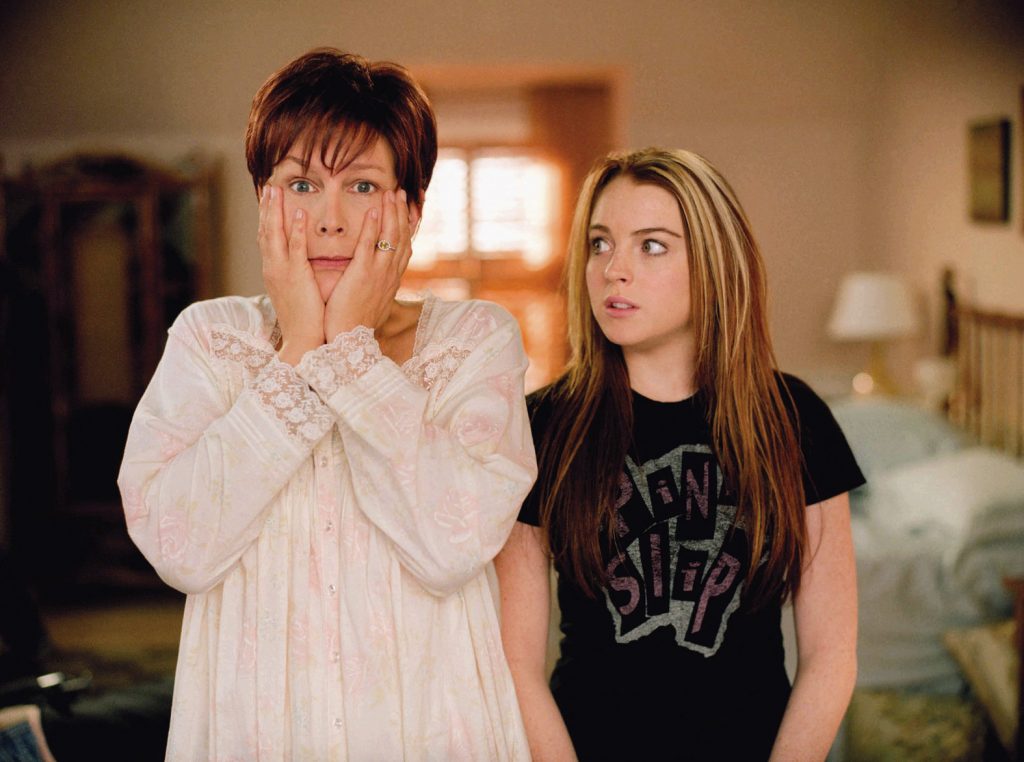 Már megint nem férek a bőrödbe: Nosztalgia, humor és szívmelengető folytatás - Kritika 2 Lindsay Lohan és Jamie Lee Curtis