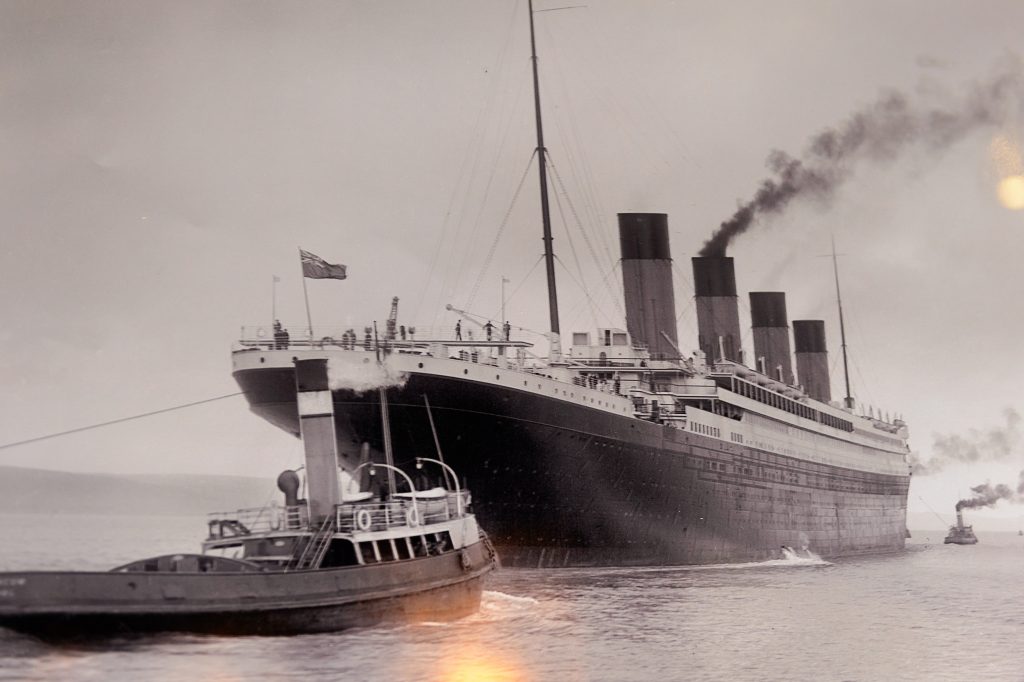 Elődje, a Titanic hasonlóan nagy és biztonságos hajó hírében állt