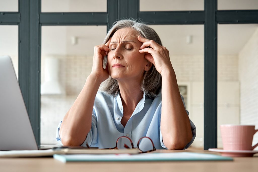Menopauza során gyakran előfordul a szégyenérzet a megtapasztalt, gyakran idegesítő tünetek és a változókorral kapcsolatos asszociációk miatt. 