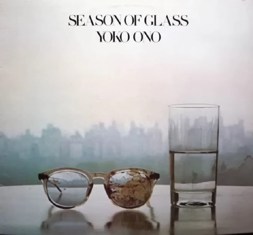 Yoko Ono csupán férje véres szemüvegét tudta megmenteni 