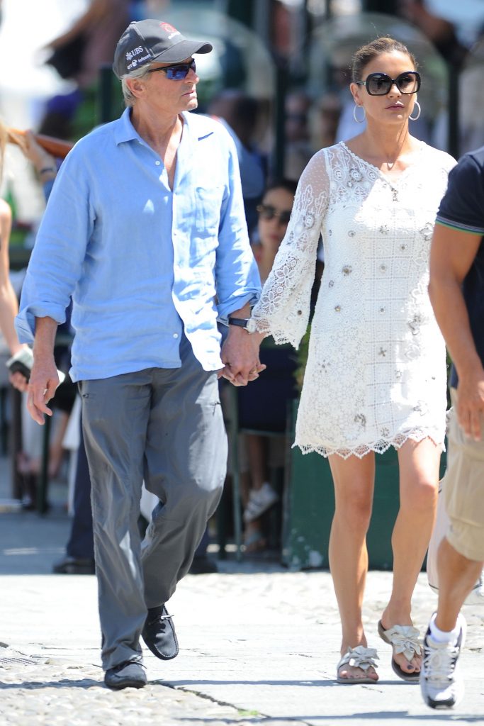 Michael Douglas és Catherine Zeta-Jones egymás kezét fogva járták Portofinót