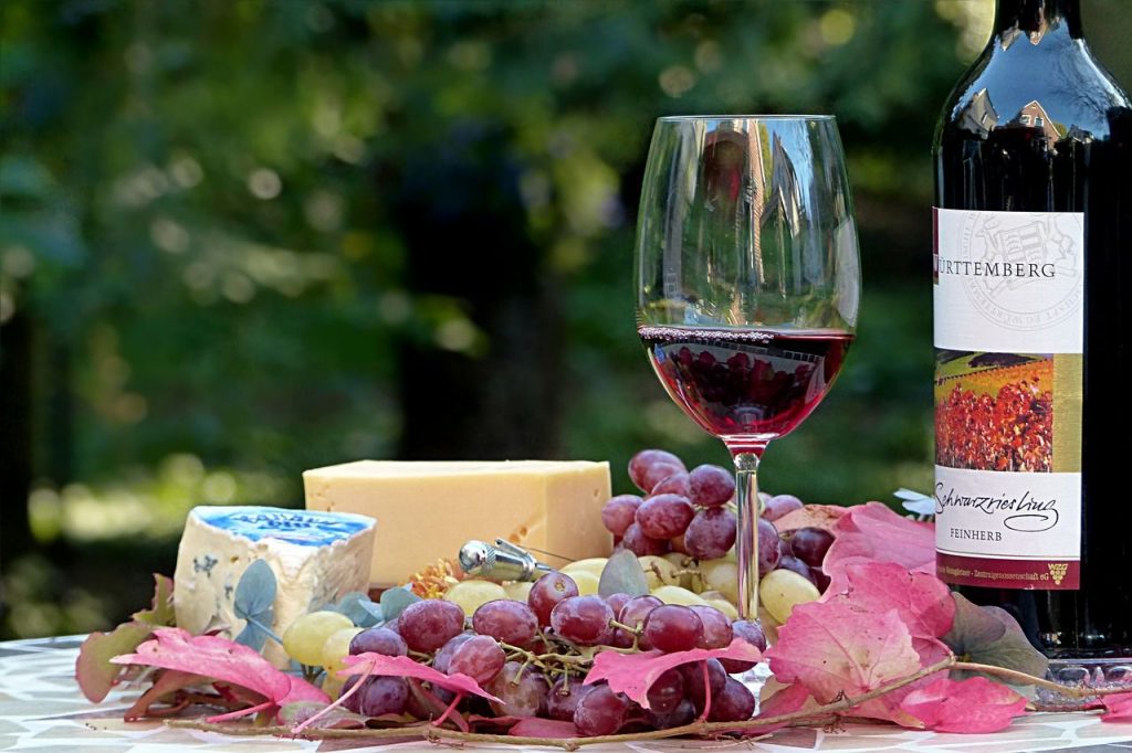 A Boglári Szüreti Fesztiválon bor, sör és különböző gasztronómiai finomságok várnak ránk / Kép forrása: Pixabay