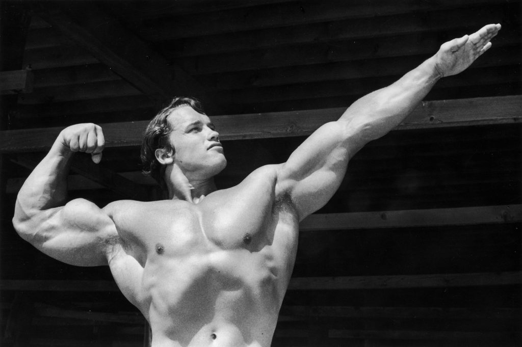 Arnold Schwarzenegger gyerekkorában szokott rá arra, hogy reggeli előtt sportoljon, s ma már imádja / Kép forrása: Hulton Archive / Getty Images