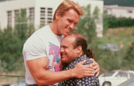 Arnold Schwarzenegger és Danny DeVito az Ikrek óta is jó barátságot ápolnak / Kép forrása: Getty Images