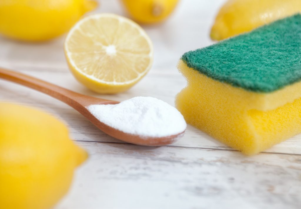 A lefolyótisztítás házilag citrom és só segítségével is megoldható / Kép forrása: CherriesJD / Getty Images
