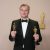 Christopher Nolan a két Oscar-díjával pózol / Kép forrása: Jeff Kravitz / Getty Images