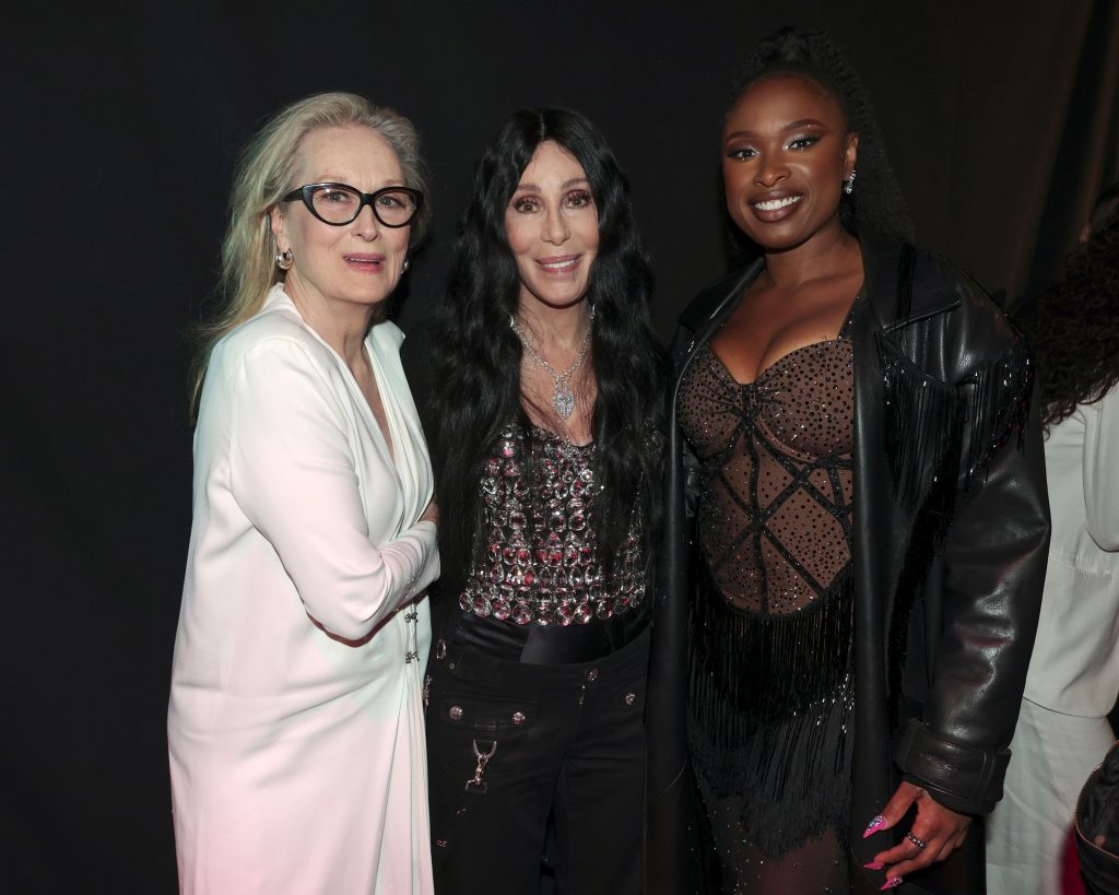 Cher Meryl Streeptől vehette át a díjat / Kép forrása: Christopher Polk / Getty Images