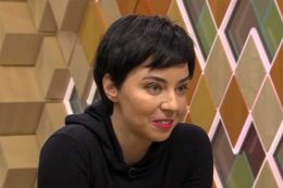 Járai Kíra megmutatja nőiességét / Kép forrása: RTL