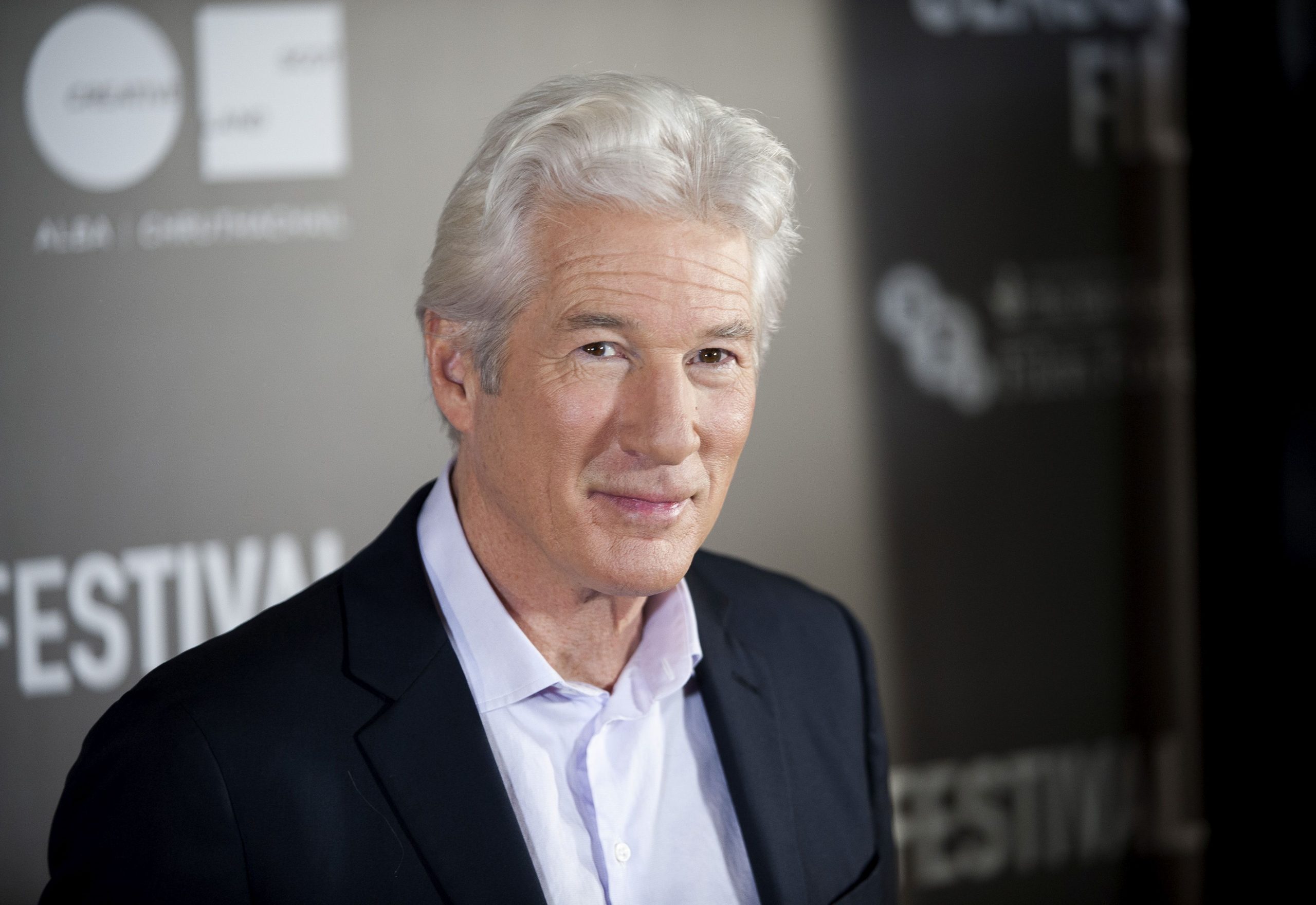 Láttátok már Richard Gere helyes fiát? Ugyanolyan szívtipró, mint az apja!  – Coloré