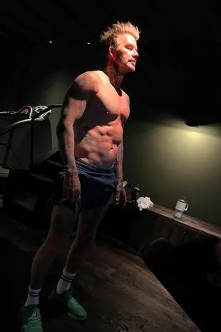 0 Shirtless David Beckham Shows Off His Toned Physique As He Works Out In His Lavish Home Gym