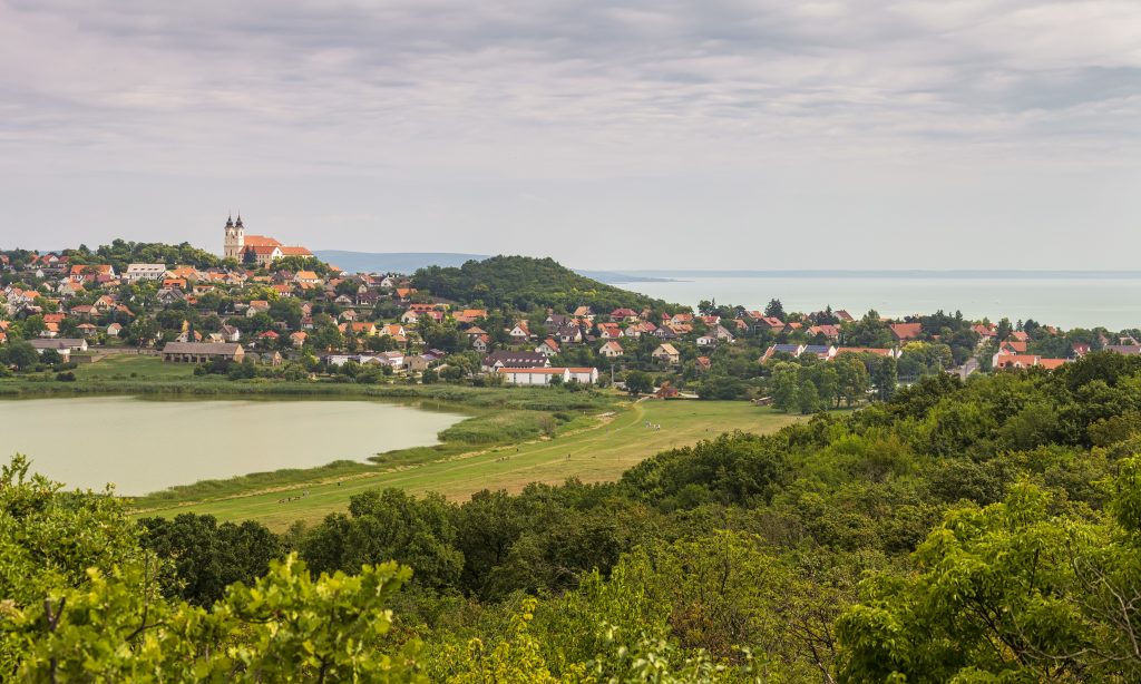 A Balaton nemcsak látványra feldhetetlen, hanem vízminőségre is, ugyanis kiemelkedően jónak számít / Kép forrása: Laszlo Szirtesi / Getty Images