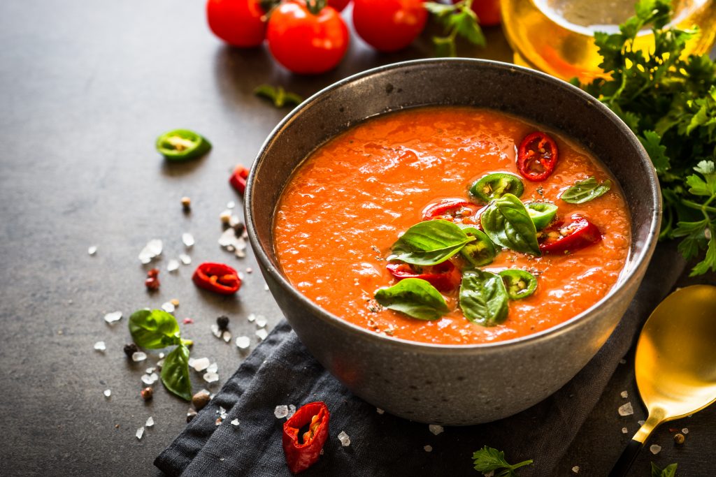 Ügyeljünk rá, hogy a kenyér miatt könnyen romlik a gazpacho! / Kép forrása: Getty Images