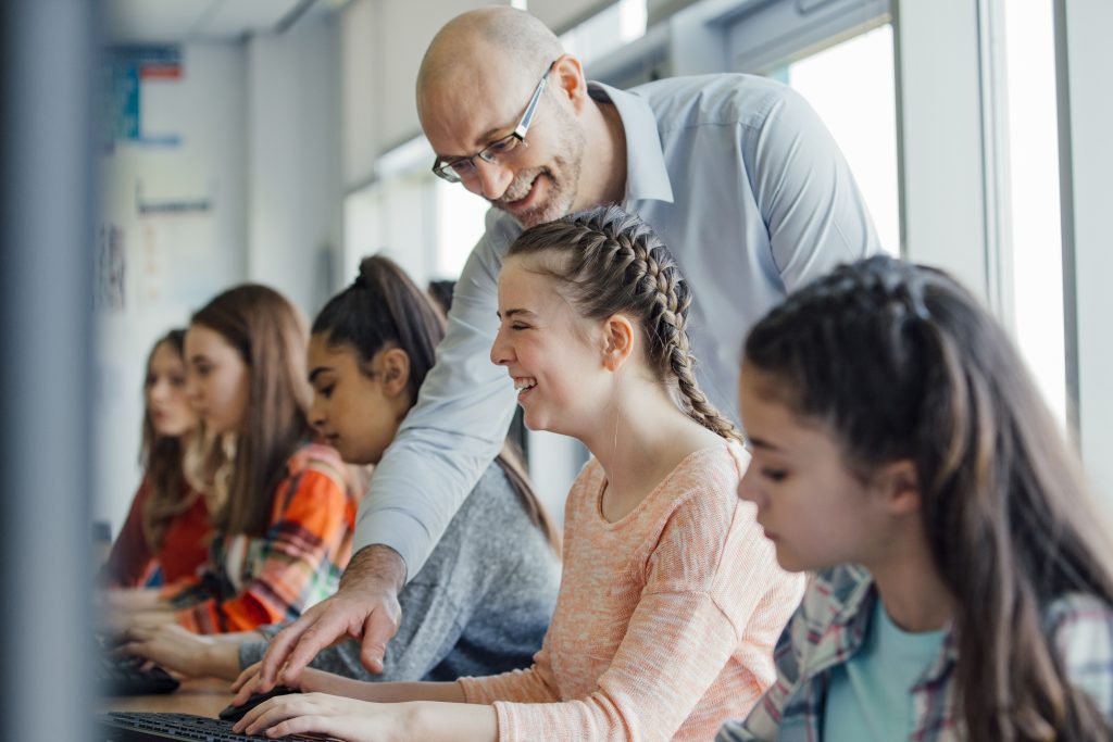 Hálásak lehetünk a mentoroknak, ám elvárásai nem lehetnek felénk / Kép forrása: SolStock / Getty Images