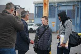 Angliai börtönből frissen kiengedett rabok / Kép forrása: Peter Byrne / PA Images / Getty Images