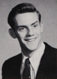 Christopher Lloyd húszévesen, 1958-ban az évkönyvi képen / Kép forrása: Wikipédia