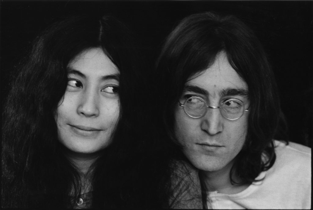 John Lennon rendkívül kellemetlen helyzetbe hozta Yoko Onót / Kép forrása: Susan Wood / Getty Images