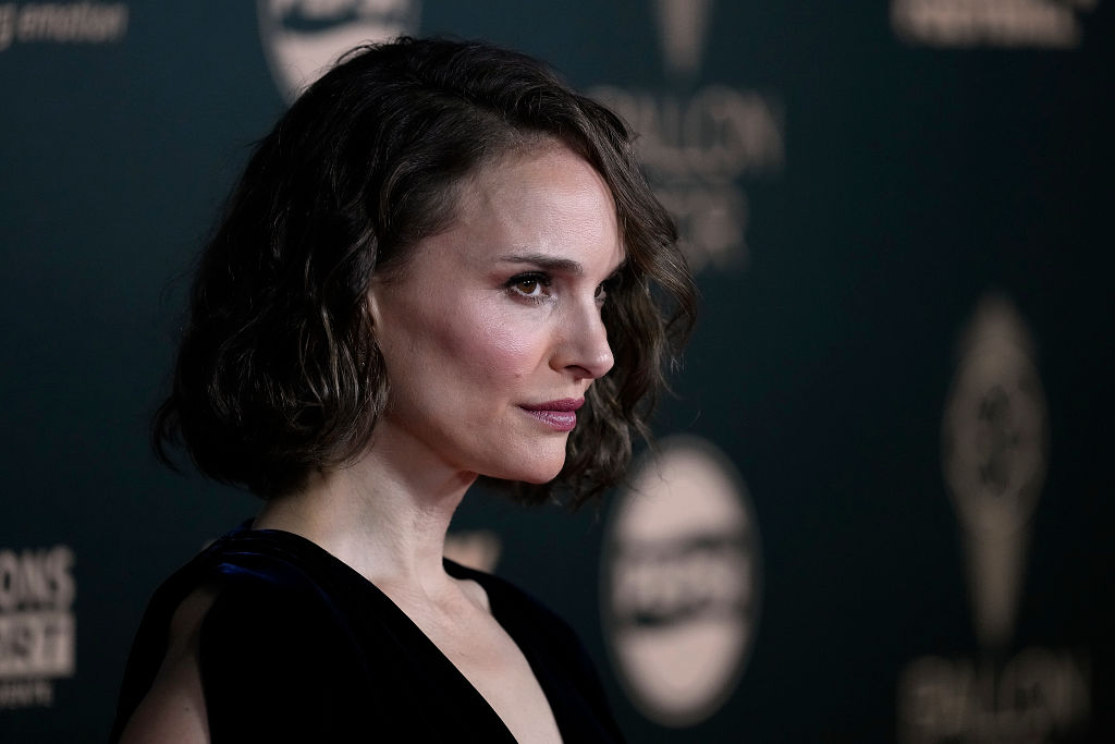 Natalie Portman állig érő bobra váltott