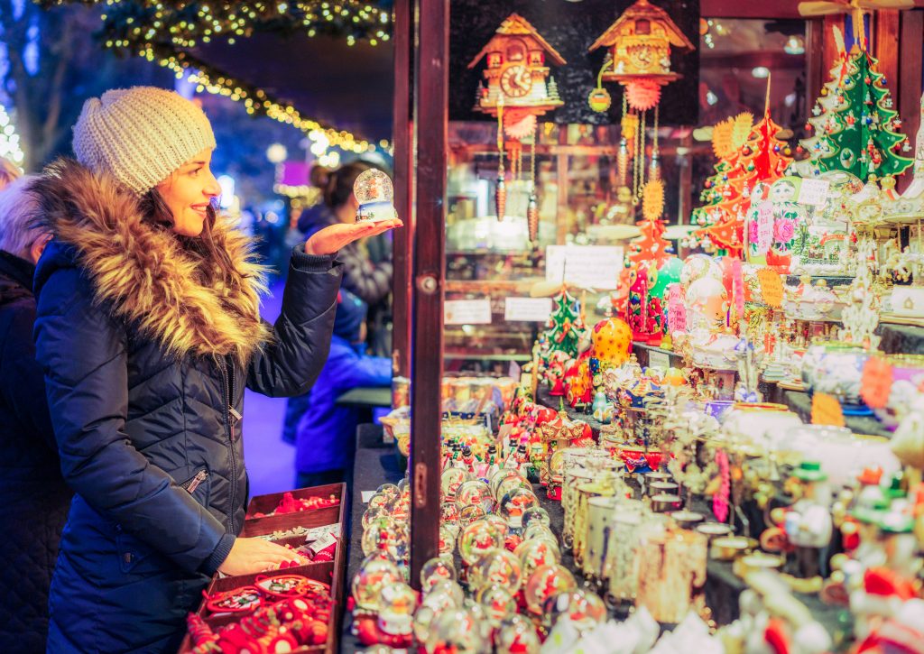 Choosing A Gift At Winter Markets