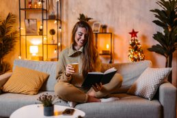 Jól is elsülhet egy egyedül töltött szilveszter este! / Kép forrása: urbazon / Getty Images