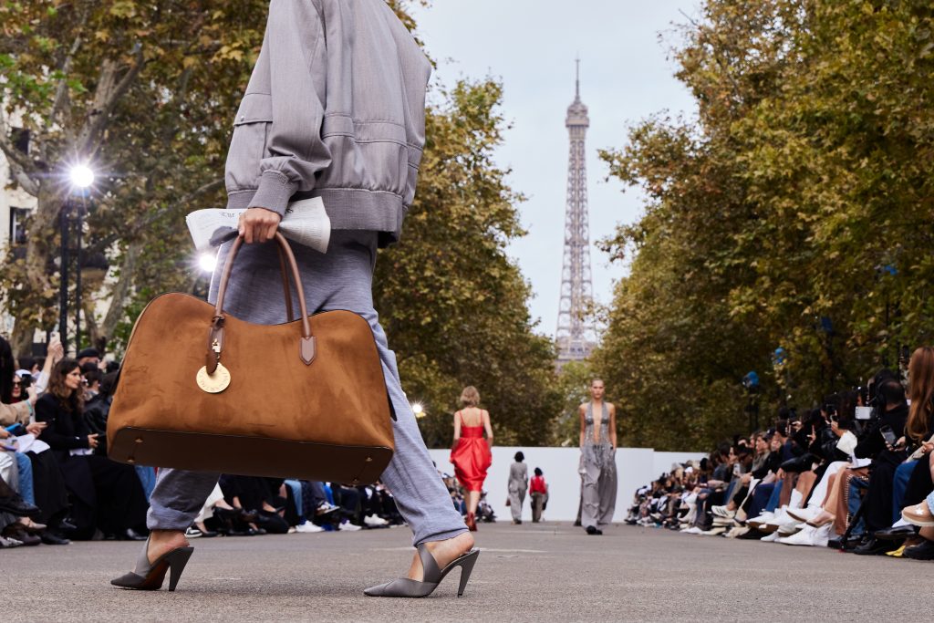 Stella Mccartney: Runway Paris Fashion Week Womenswear Spring Summer 2025