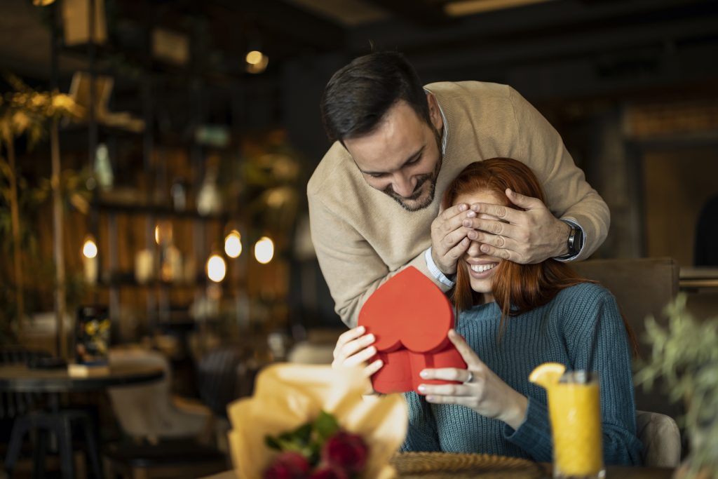 A Valentin-nap nem vásári vackok cseréje kellene, hogy legyen! / Kép forrása: Good Life Studio / Getty Images