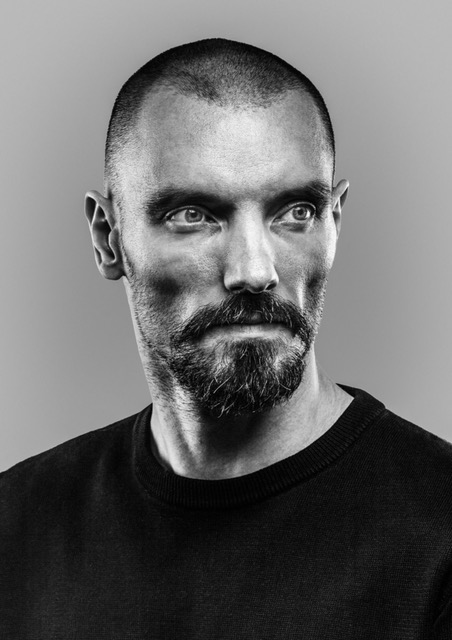 Maciej Kuźmiński: egy órában a sorsról, örökkévalóságról és a végtelenről 2 Maciej Kuźmiński jól kijön a magyar stábbal