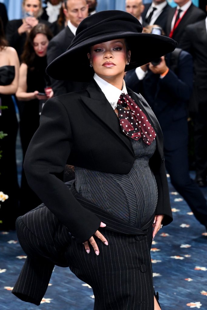 Rihanna harmadszor is babát vár – a Met-gálán jelentette be örömhírét 2 Rihanna